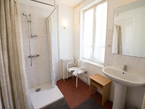 A house suitable for groups and families - image 12