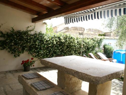 Traditional villa with private pool secluded garden and convenient location - Location saisonnière - Peresiji