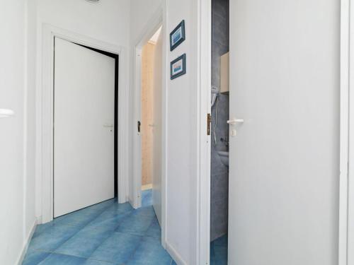 Quaint Apartment in Policastro Bussentino with Swimming Pool