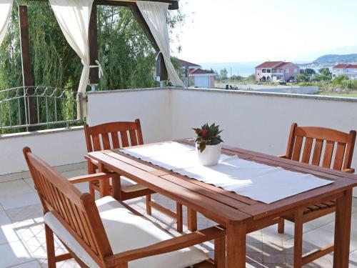  Modern apartment in Ljubac with private terrace, Pension in Ljubač