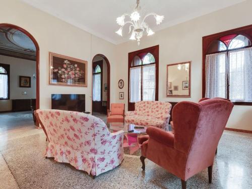  Modern Holiday Home in Romano with Garden in Romano D'Ezzelino