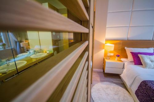 Peninsula Luxury Rooms - image 7