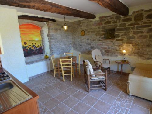 Quaint Cottage in Pergola with Garden gîte à louer Serra Sant'Abbondio