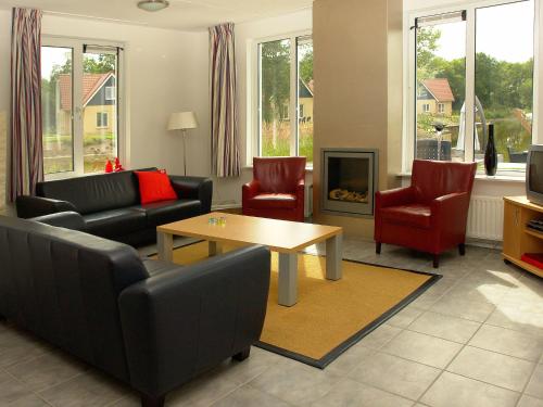 Holiday home Vakantiepark Het Timmerholt 10