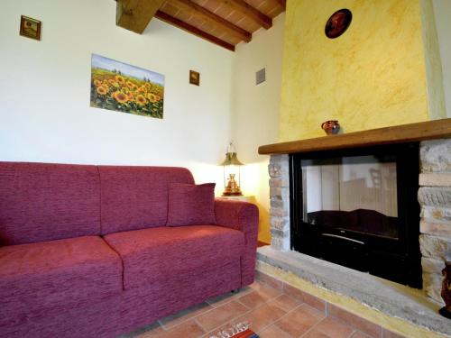 Alluring Holiday Home in Cortona with Pool - image 3