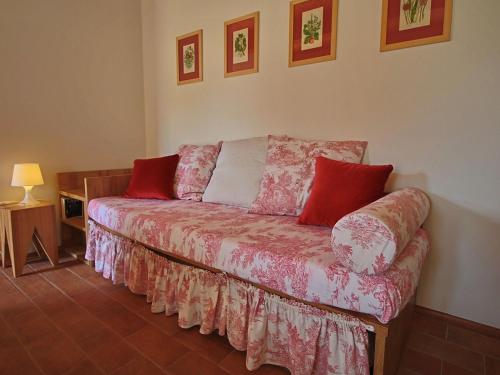 Luxorious Cottage with Swimming Pool in Montelabbate - main image