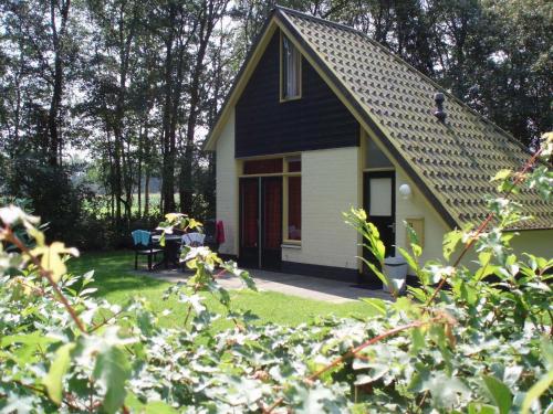 Attractive holiday home with a whirlpool near Zwolle