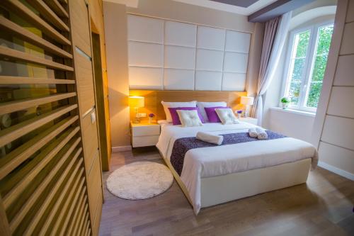 Peninsula Luxury Rooms - image 11