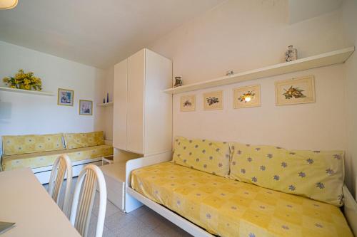 One-Bedroom Apartment image 10