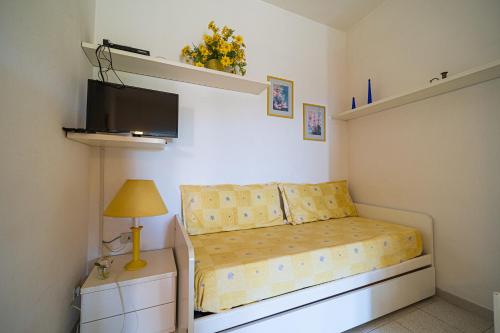 One-Bedroom Apartment image 9