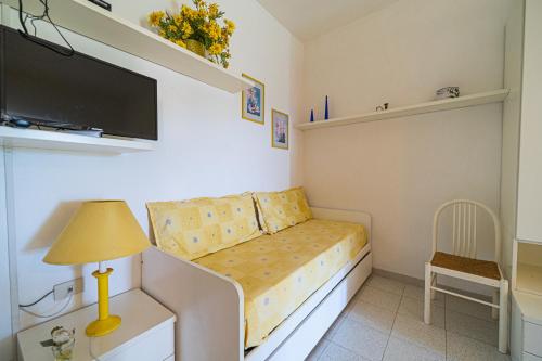 One-Bedroom Apartment image 8