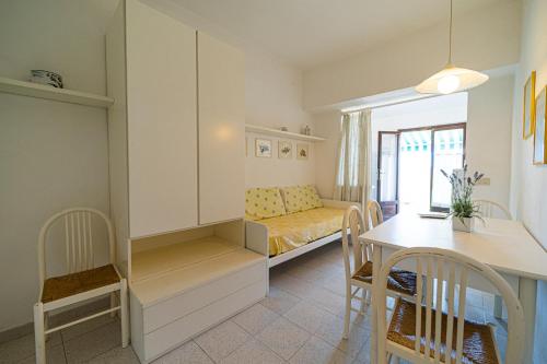 One-Bedroom Apartment image 7