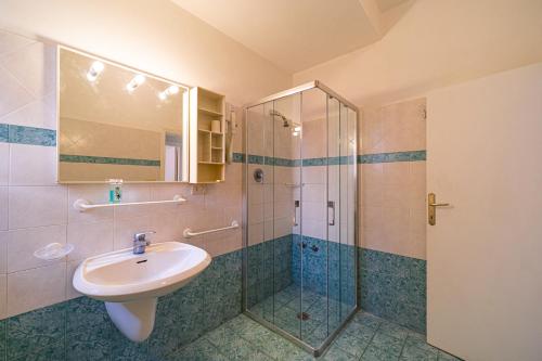 One-Bedroom Apartment image 1