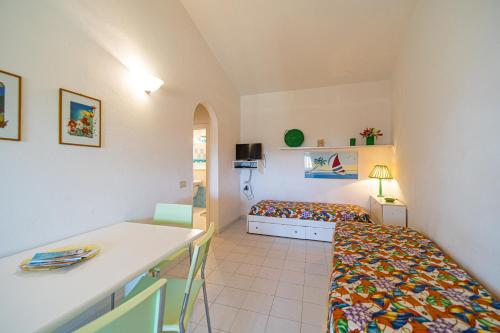 One-Bedroom Apartment image 6