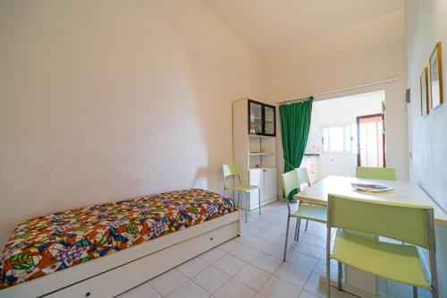 One-Bedroom Apartment image 9