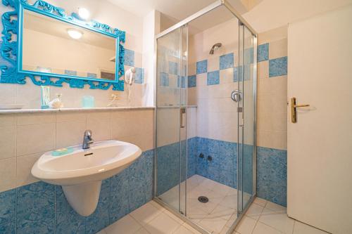 One-Bedroom Apartment image 2