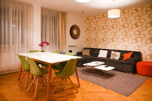 Modern Suite Ankeruhr