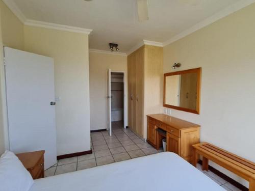 2 bedrooms, 5 beds