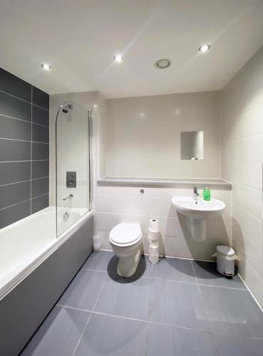 Baltic Courtyard (Large 2 bedroom Apartment)