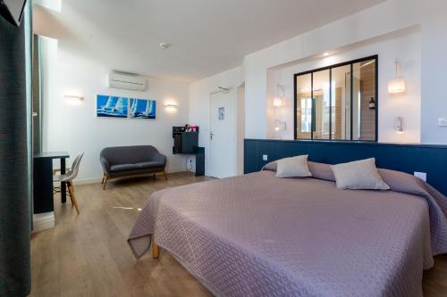 Large Double Room with Air-Conditioning