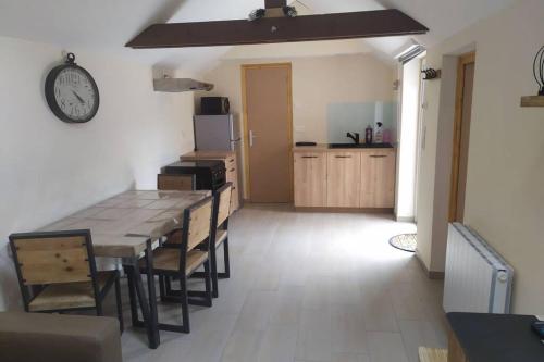 chalet avec jardin proche du Mont Saint Michel in 蓬托爾松鎮中心