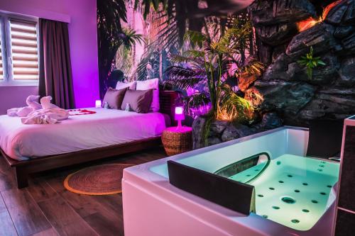 SECRET SUITE "Jungle" - Jacuzzi privatif - Gare RER C - Proche Paris