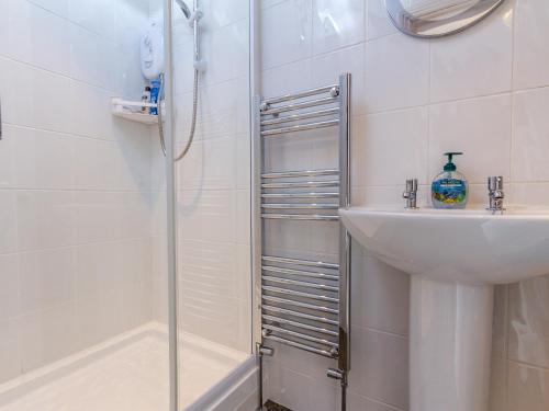 Elim House - Adults Only - image 13