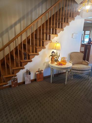 . Deer Creek Motel