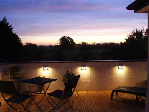 شرفة/ تراس, Orchard Side Bed and Breakfast in هانليى كاسل