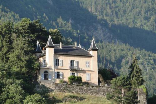 Château les Tours 300m², vue panoramique - Accommodation - Ayse