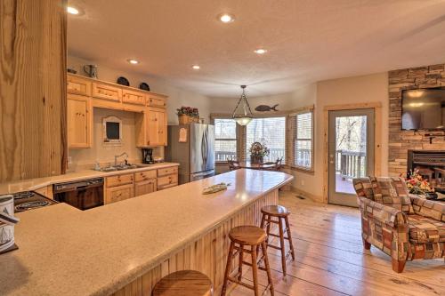 The Captains Quarters in Rogers with Covered Porch!