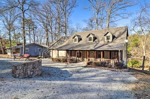 The Captains Quarters in Rogers with Covered Porch! in Rogers, USA