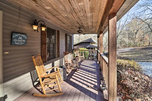 The Captains Quarters in Rogers with Covered Porch!