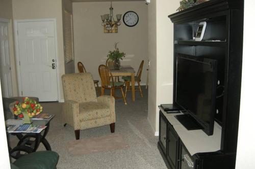 Mesquite Nevada Vacation Rental - Ground Level and double car garage detail