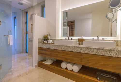 Bathroom, Sensira Resort & Spa Riviera Maya All Inclusive in Puerto Morelos