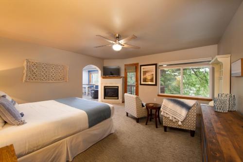 Kennebec Suite on the River (Located on Icicle Road, 1.5 miles from the Obertal Inn and 1.5 miles from downtown Leavenworth)