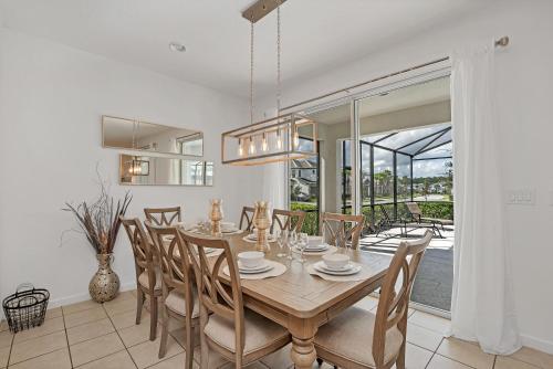 Family Resort - 8BR Mansion - Private Pool and BBQ! - image 2