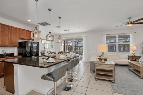 Family Resort - 8BR Mansion - Private Pool and BBQ! - image 3