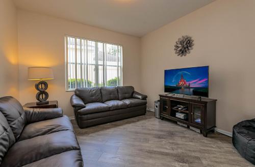 326CP home - main image