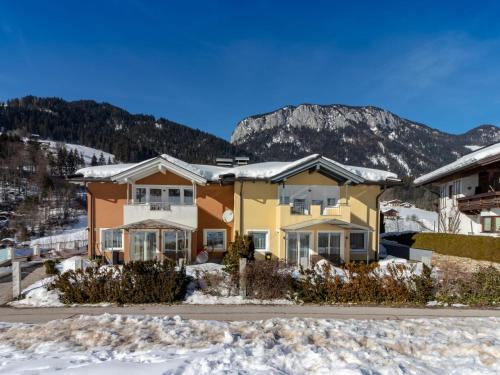 Rich Holiday Home with Sauna Garden Valley Views in Itter