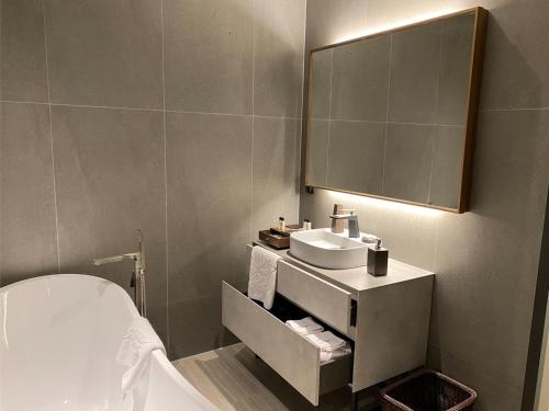 Luo Hotel