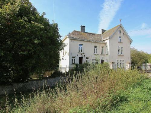 Splendid Mansion in Bastogne with Fenced Garden - Location saisonnière - Le Parque