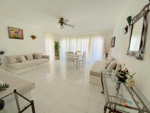 BEACH HOUSE 3 bedrooms - Playa Los Corales - PICKUP WIFI BBQ