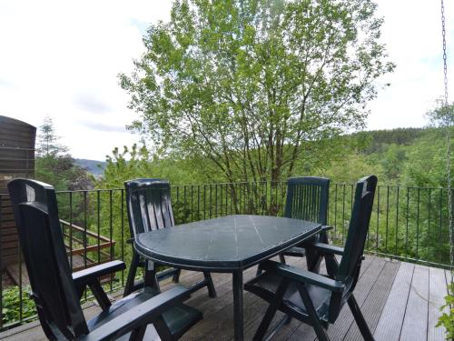  Apartment with private garden in the heights of Bouillon, Pension in Bouillon