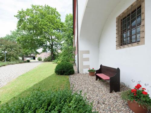 Vintage Apartment in Arzberg Triestewitz with Terrace