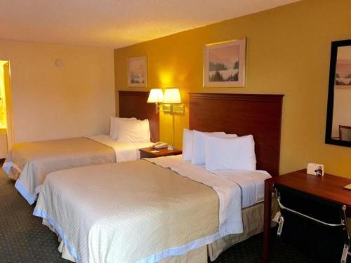 2 queen beds