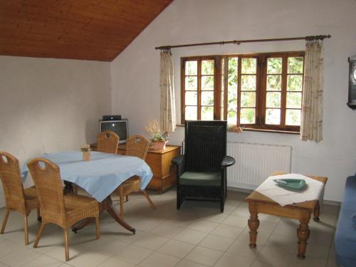 Warm apartment in a small complex with cosy beer garden and small brown cafe - image 3