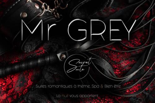 SECRET SUITE "Mr Grey" - Jacuzzi privatif - Gare RER C - Proche Paris in Bretigny-sur-Orge