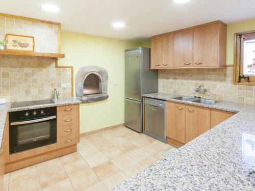 virtuve, Cottage in Maians with Sea View & Pool in Castellfullit del Boix