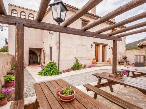 Dārzs, Cottage in Maians with Sea View & Pool in Castellfullit del Boix